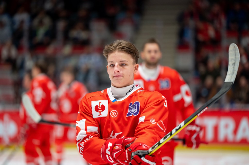 Adam Novtony s’engage avec les Peterborough&nbsp;Petes